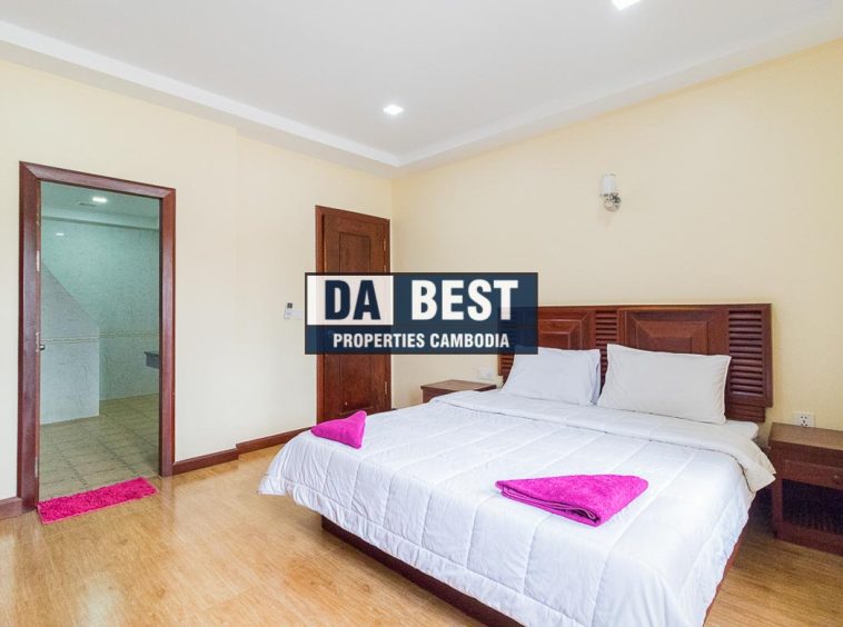 Generous 2 bedroom serviced apartment for rent in Siem Reap Angkor view of bedroom with bedsheet and blankets