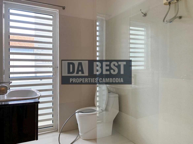 Spacious Bedroom Apartment for rent in Toul Tumpoung - Phnom Penh -toilet with plenty of day light
