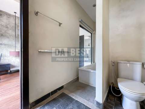 Modern 2 Bedrooms Apartment Pool For Rent In Siem Reap – Bathroom with Bathtub