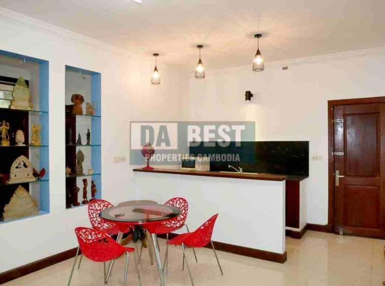 Villa 3 Bedroom For Rent In Siem Reap – Sangkat Svay Dangkum living room and kitchen