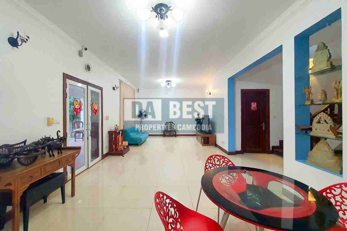 Villa 3 Bedroom For Rent In Siem Reap – Sangkat Svay Dangkum living room 3