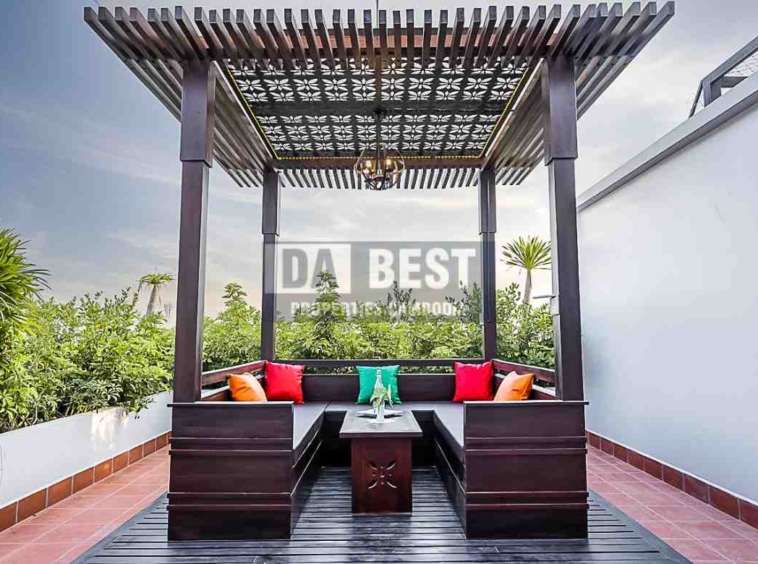 Central 1 Bedroom Serviced Apartment On The Rooftop Private Garden For Rent In Siem Reap With Modern Living Room, Kitchen And Swimming Pool - Balcony