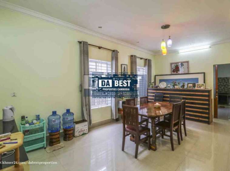 Private House 5 Bedrooms For Rent In Siem Reap - Svay Dangkum - Dining Table