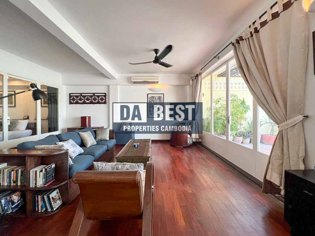 Beautiful 3 Bedrooms Apartment for rent in Phnom Penh - Riverside- living area