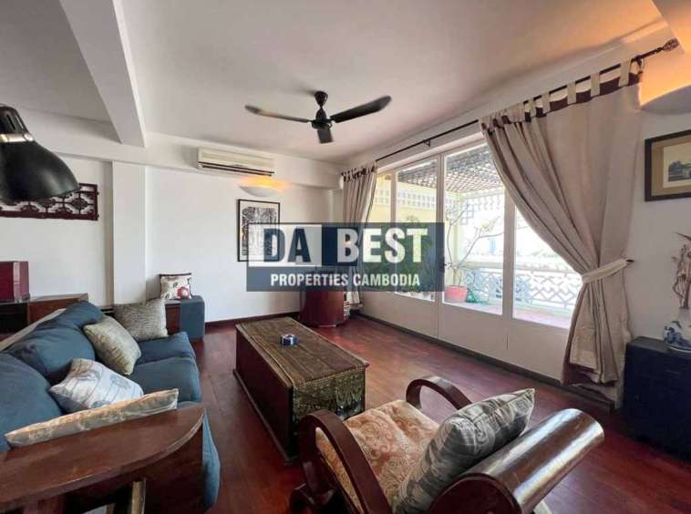 Beautiful 3 Bedrooms Apartment for rent in Phnom Penh - Riverside- living area