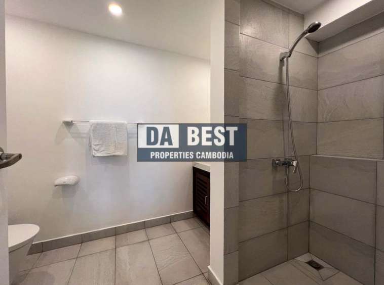 Beautiful 3 Bedrooms Apartment for rent in Phnom Penh - Riverside- bathroom